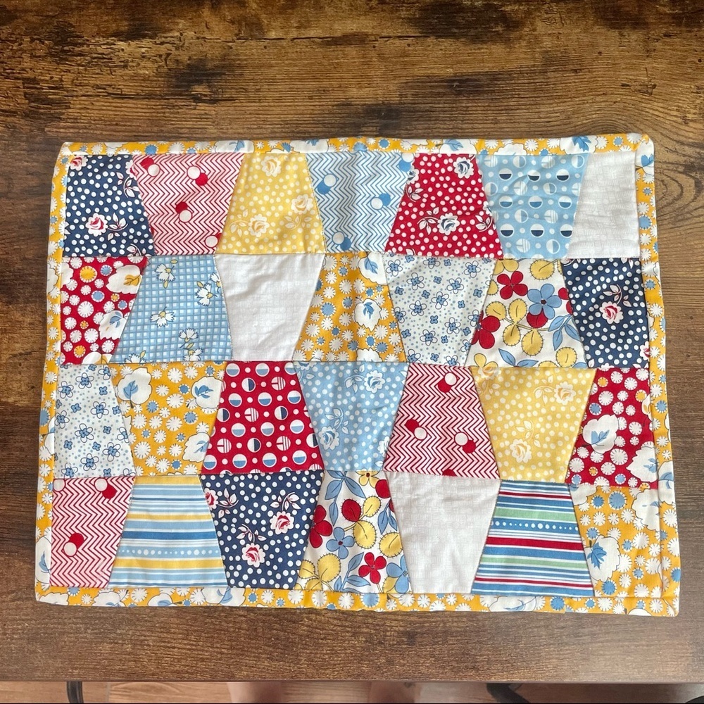 Handmade Quilted Retro Placemat - Picture 1 of 2